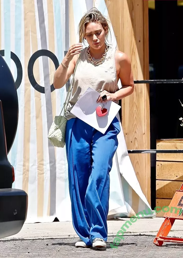 Hilary Duff nude photo #0382 (hilaryduff)