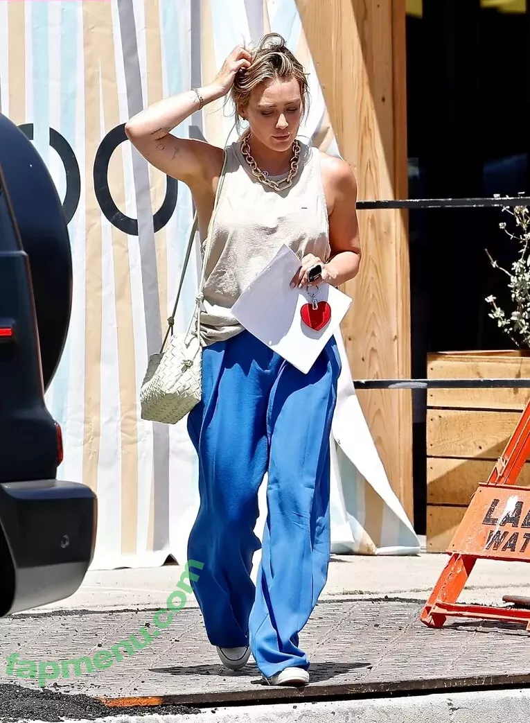 Hilary Duff nude photo #0385 (hilaryduff)