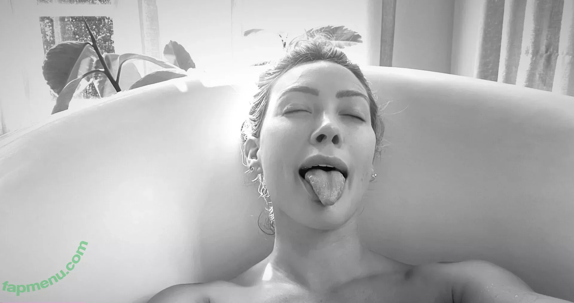 Hilary Duff nude photo #0421 (hilaryduff / kylanharv)