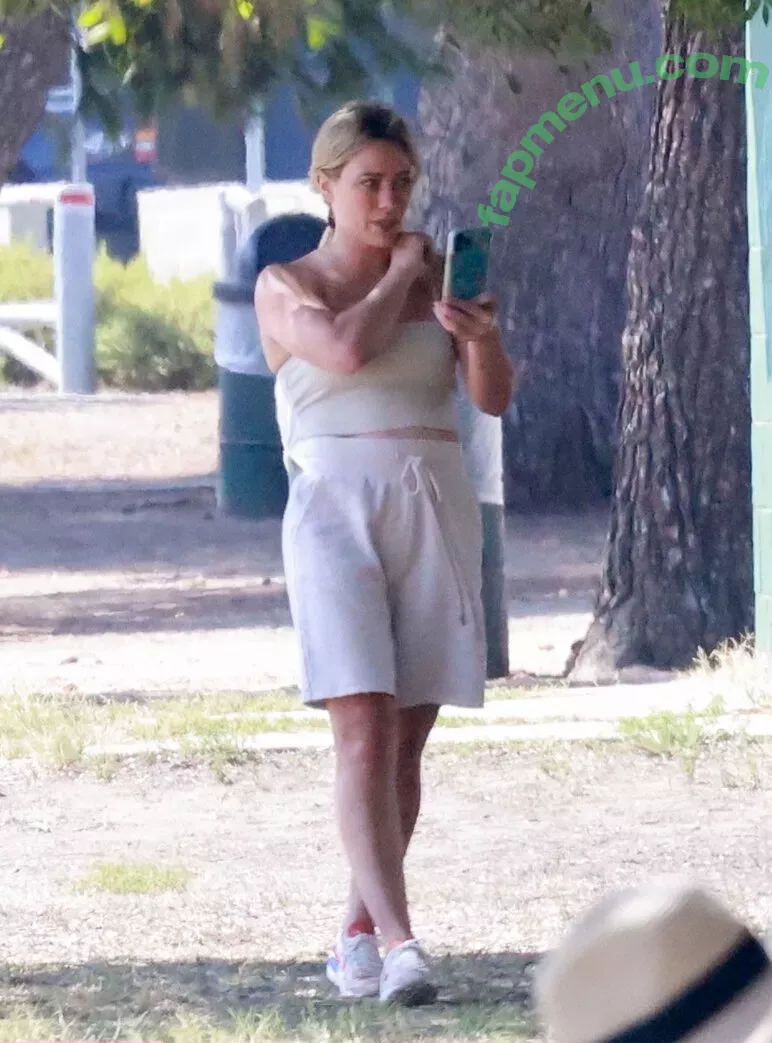 Hilary Duff nude photo #0459 (hilaryduff / kylanharv)