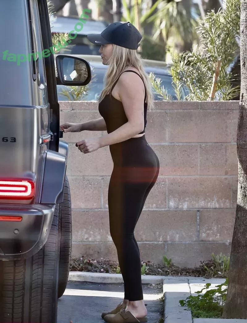 Hilary Duff nude photo #0499 (hilaryduff / kylanharv)