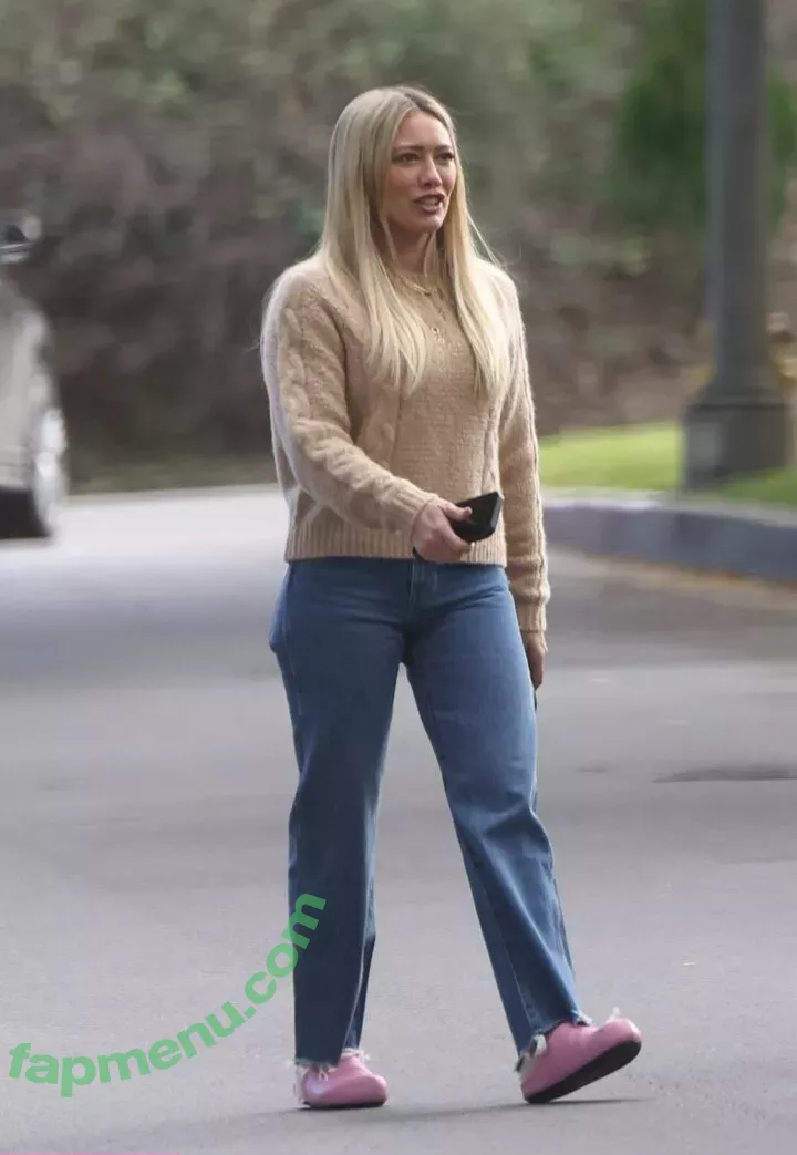 Hilary Duff nude photo #0530 (hilaryduff / kylanharv)