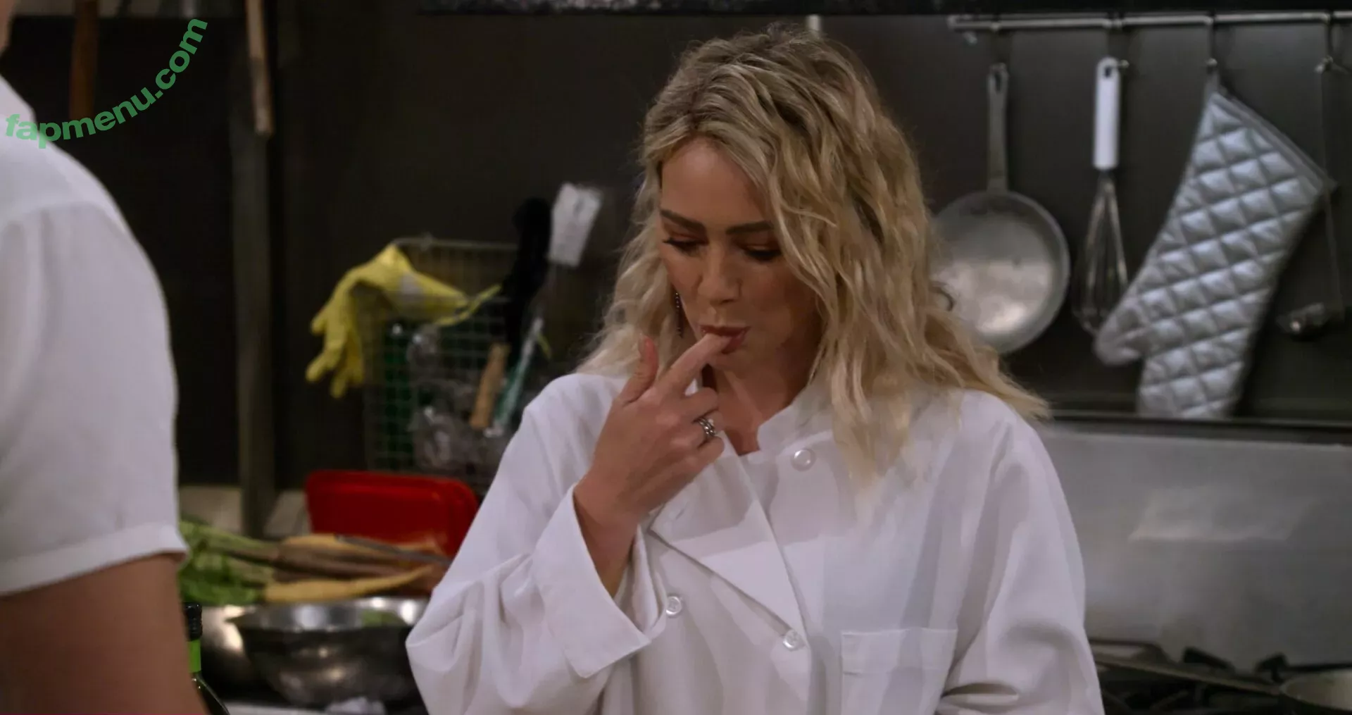 Hilary Duff nude photo #0710 (hilaryduff / kylanharv)