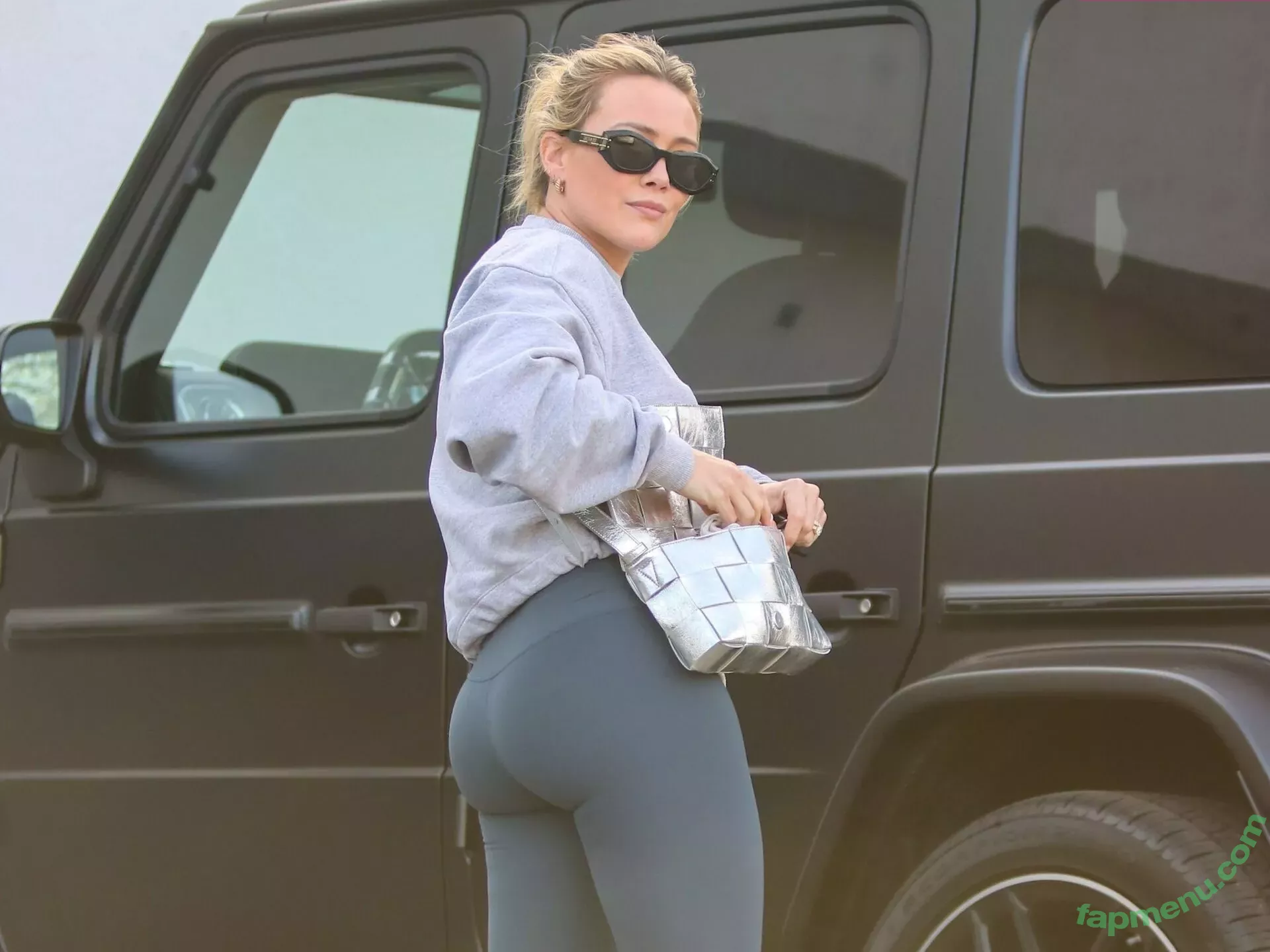 Hilary Duff nude photo #0762 (hilaryduff / kylanharv)