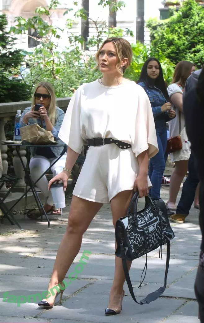 Hilary Duff nude photo #0768 (hilaryduff / kylanharv)