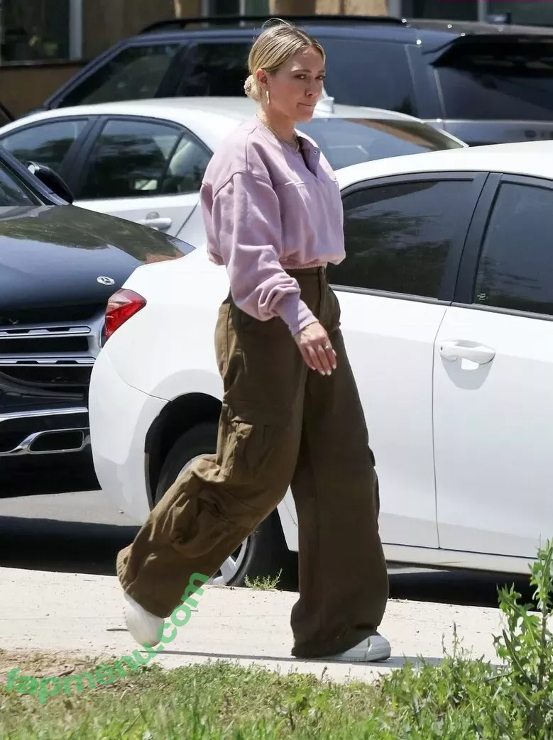 Hilary Duff nude photo #0788 (hilaryduff / kylanharv)