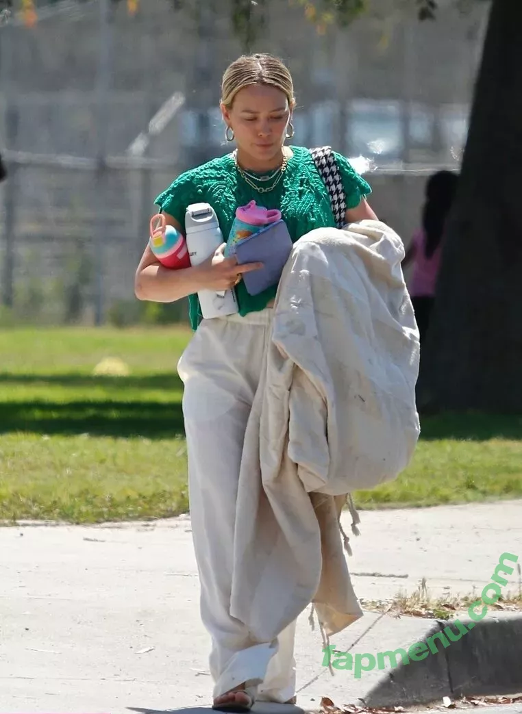 Hilary Duff nude photo #0819 (hilaryduff / kylanharv)