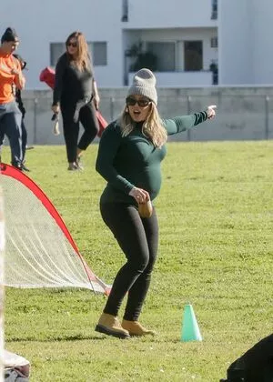 Hilary Duff / hilaryduff / kylanharv nude photo #1014