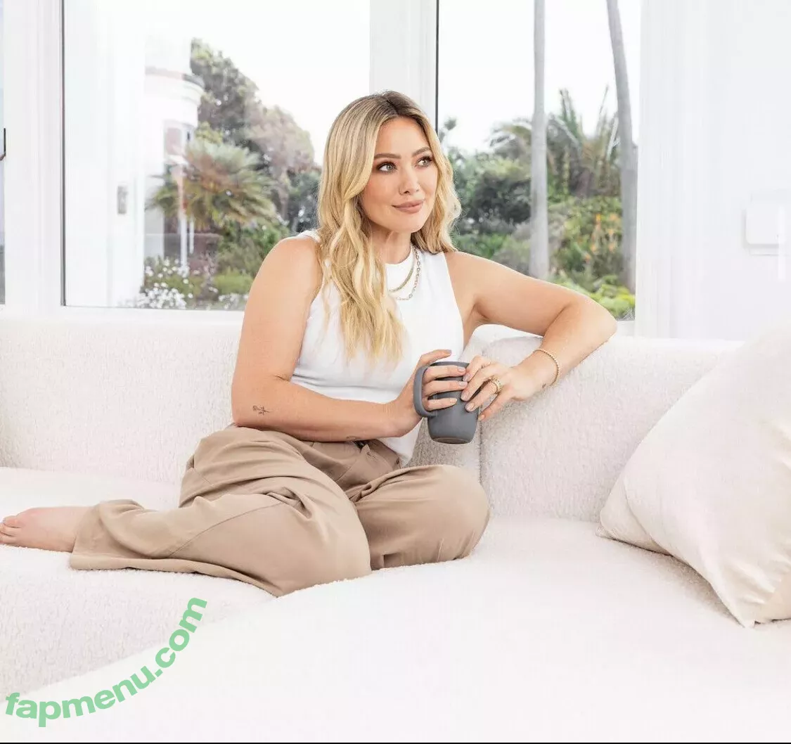 Hilary Duff nude photo #1000 (hilaryduff / kylanharv)