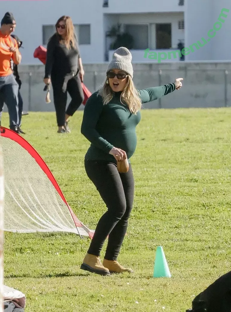 Hilary Duff nude photo #1014 (hilaryduff / kylanharv)