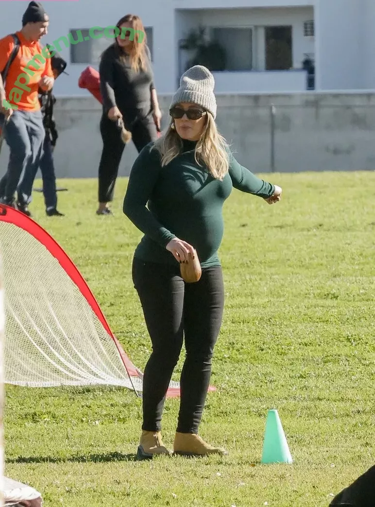 Hilary Duff nude photo #1015 (hilaryduff / kylanharv)