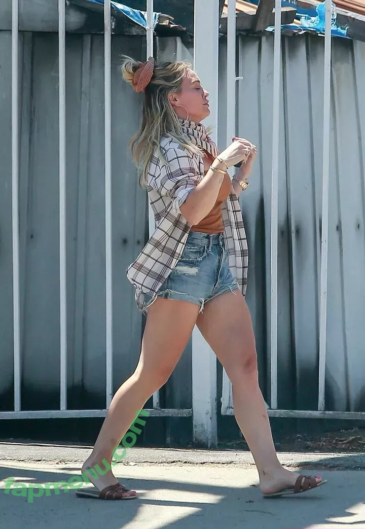 Hilary Duff nude photo #1137 (hilaryduff / kylanharv)
