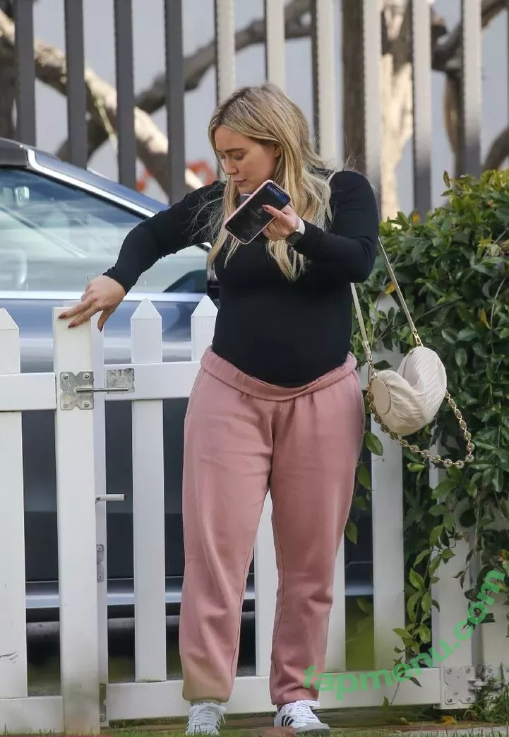 Hilary Duff nude photo #1154 (hilaryduff / kylanharv)
