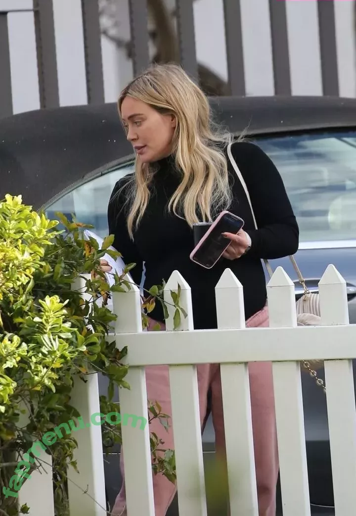 Hilary Duff nude photo #1155 (hilaryduff / kylanharv)