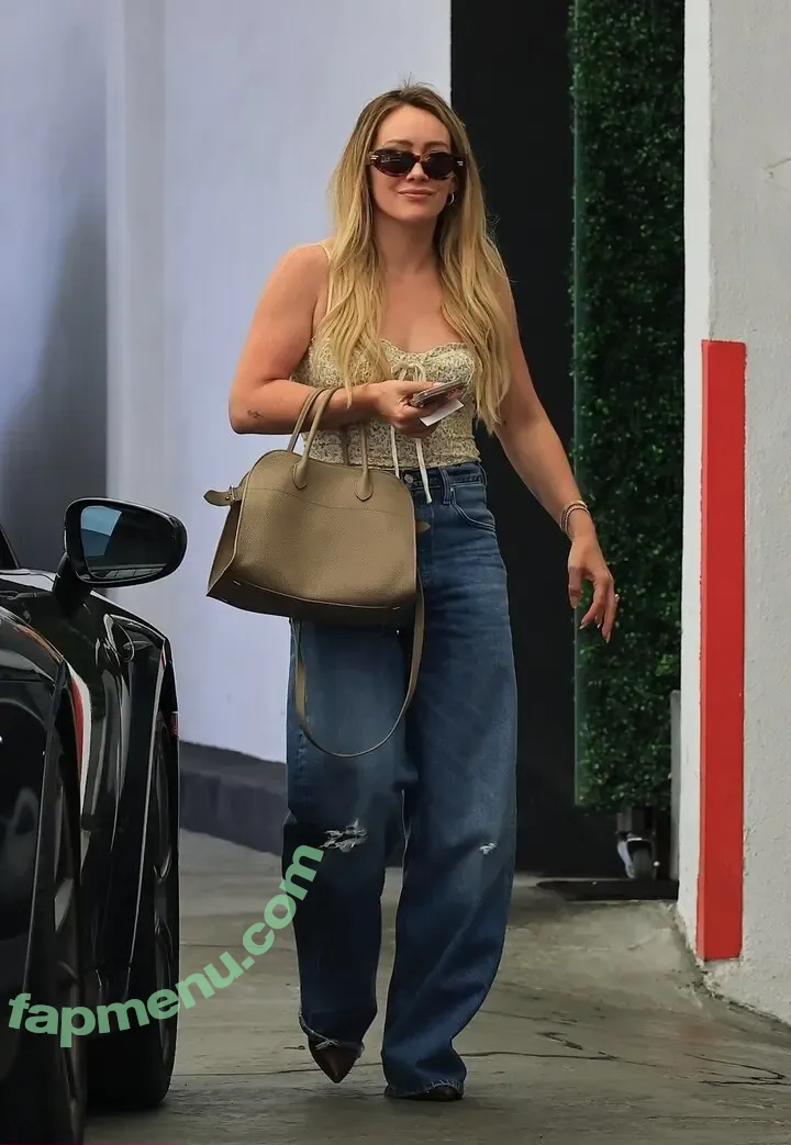 Hilary Duff nude photo #1309 (hilaryduff / kylanharv)