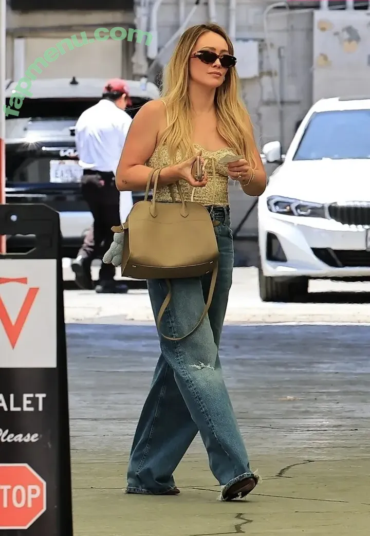 Hilary Duff nude photo #1312 (hilaryduff / kylanharv)