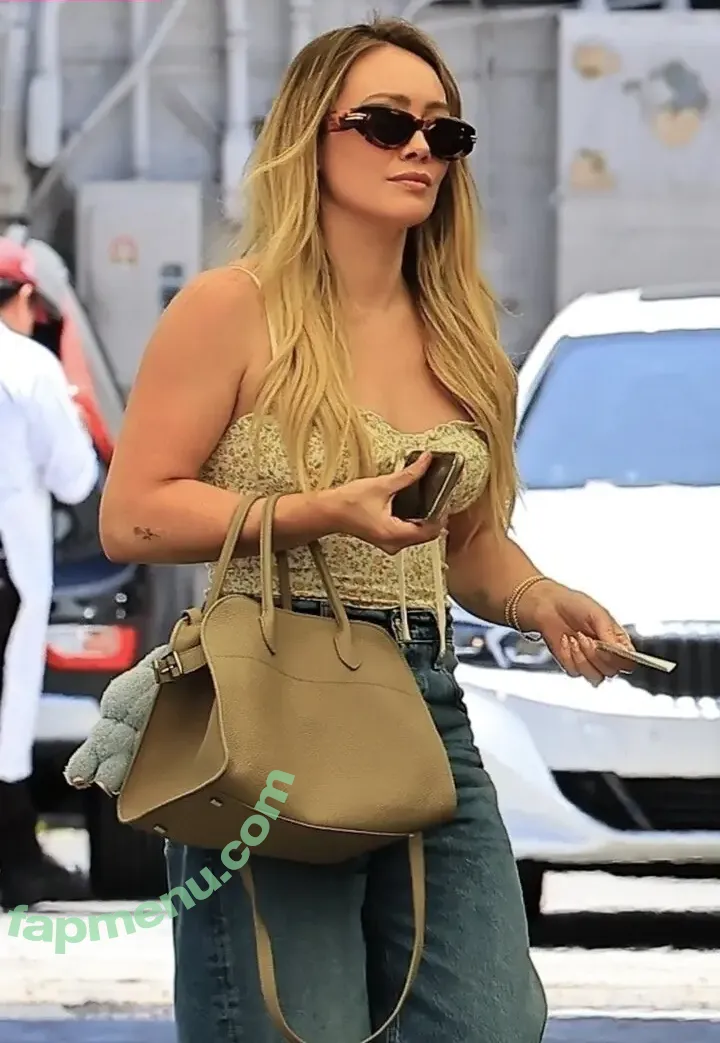 Hilary Duff nude photo #1313 (hilaryduff / kylanharv)