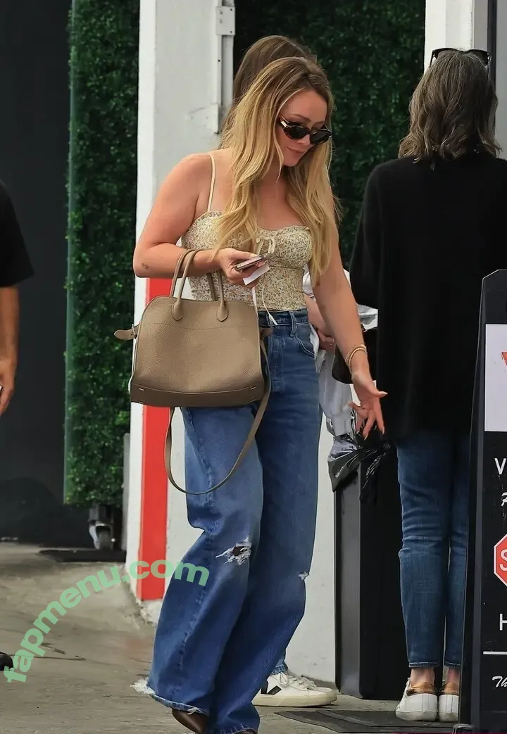 Hilary Duff nude photo #1317 (hilaryduff / kylanharv)