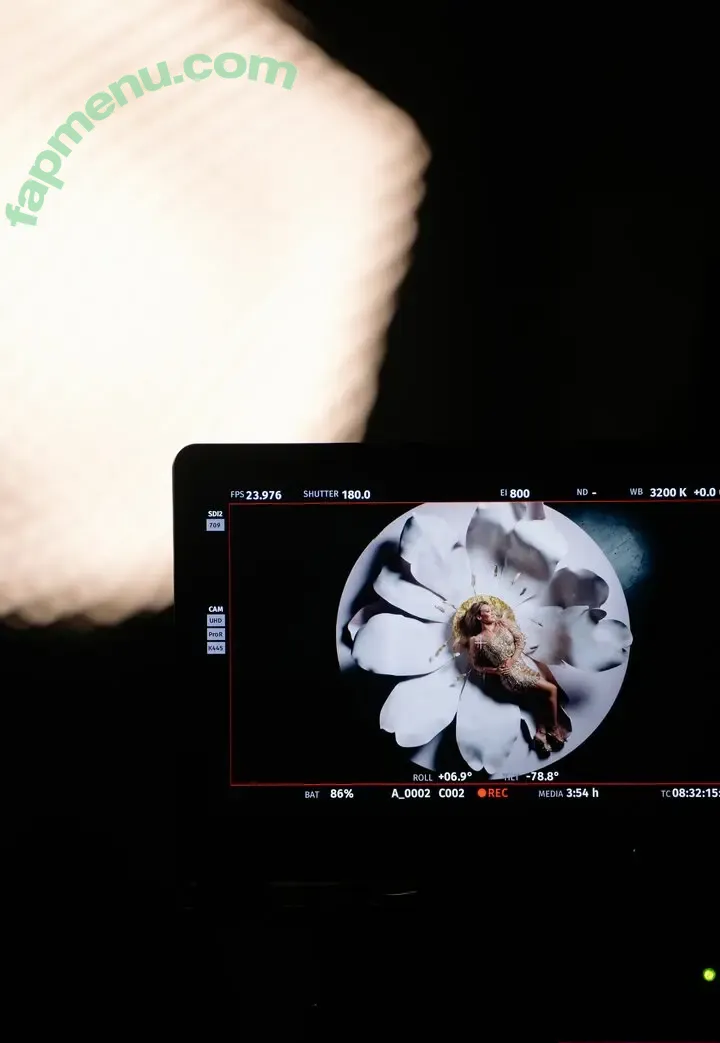 Hilary Duff nude photo #1400 (hilaryduff)