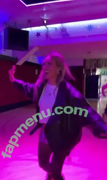 Hilary Duff nude photo #1404 (hilaryduff)