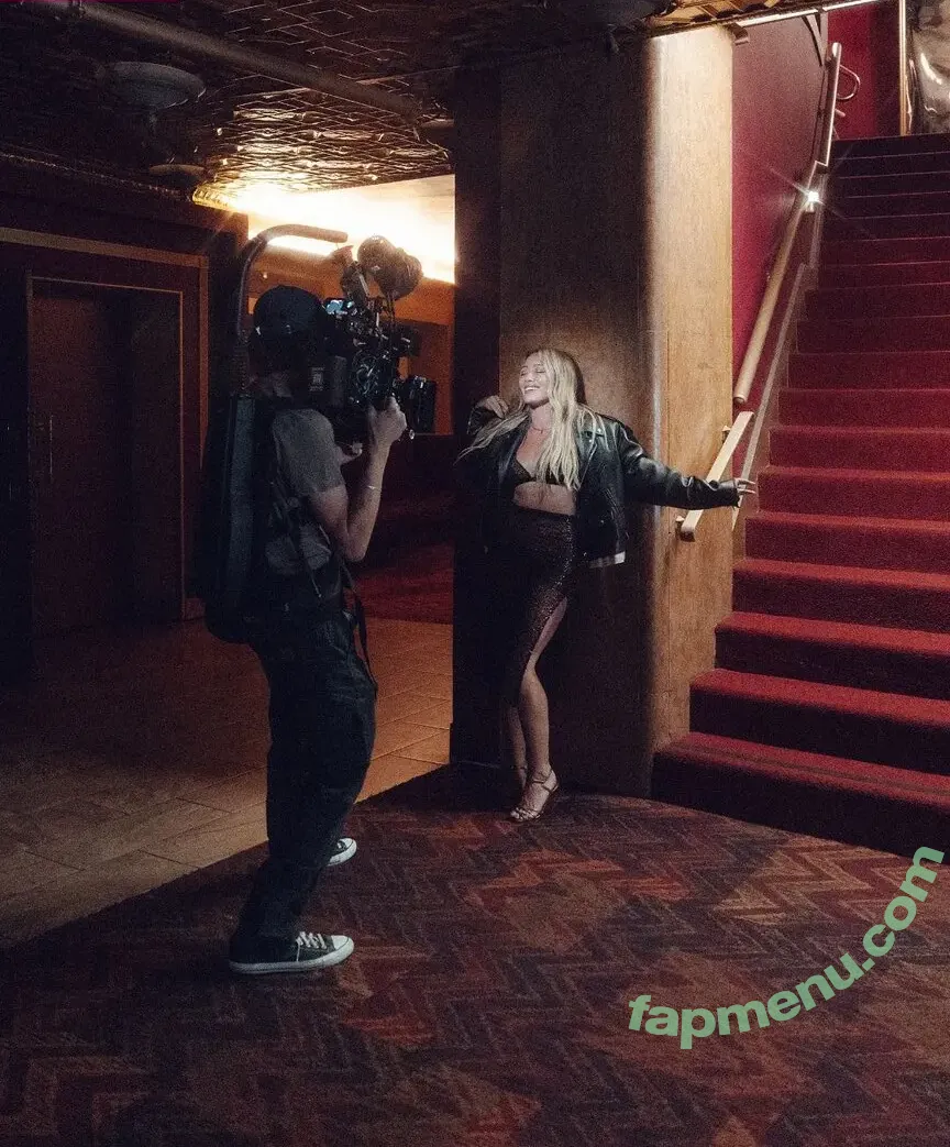 Hilary Duff nude photo #1437 (hilaryduff / kylanharv)