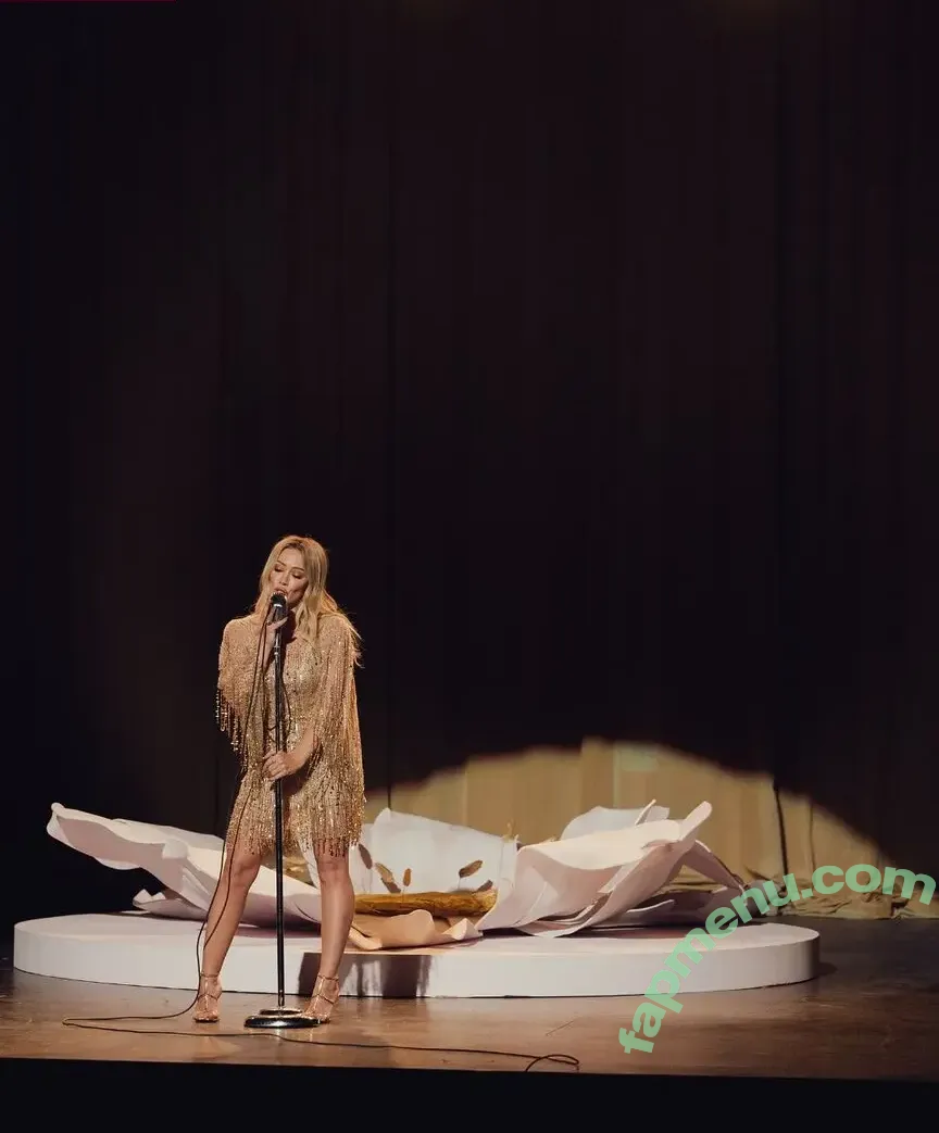 Hilary Duff nude photo #1438 (hilaryduff / kylanharv)