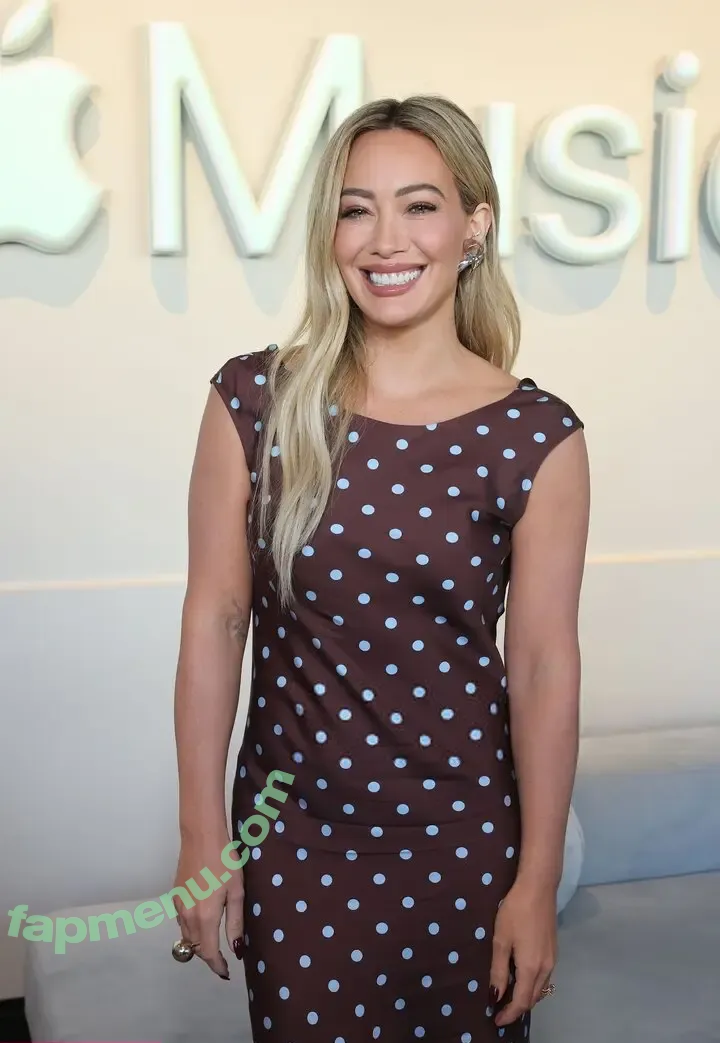 Hilary Duff nude photo #1449 (hilaryduff / kylanharv)