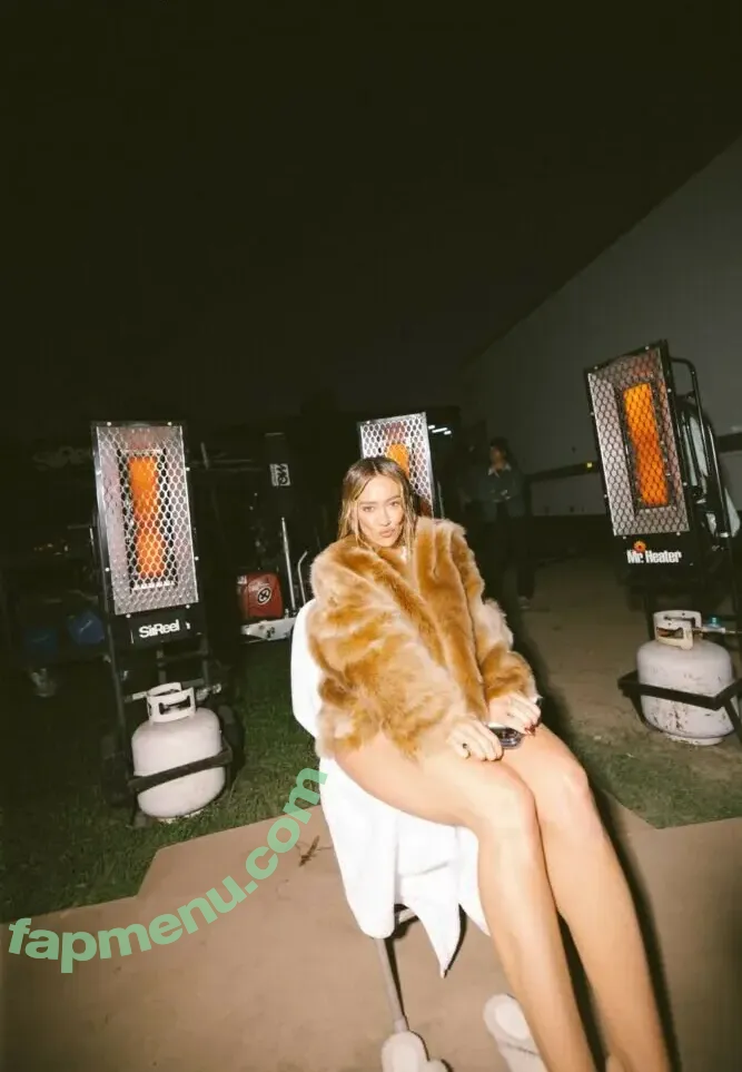 Hilary Duff nude photo #1544 (hilaryduff)