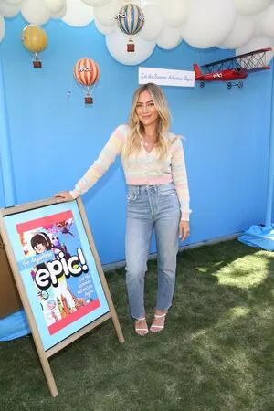 Hillary Duff / hilaryduff nude photo #0087