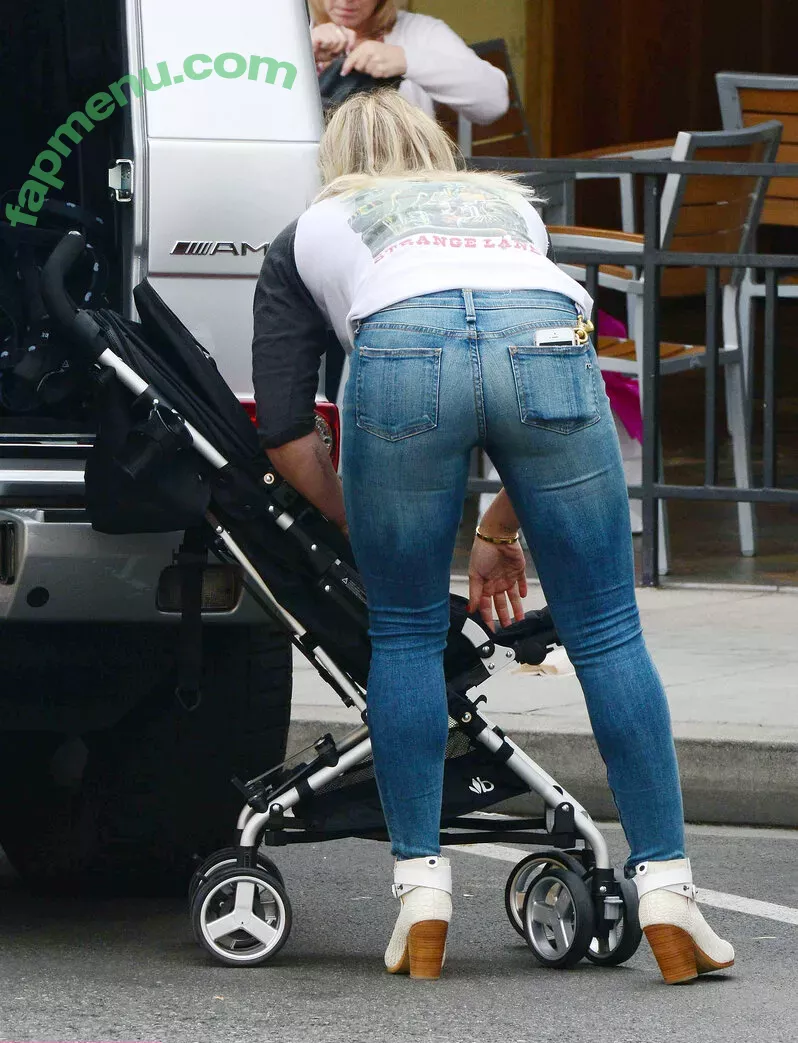 Hillary Duff nude photo #0060 (hilaryduff)