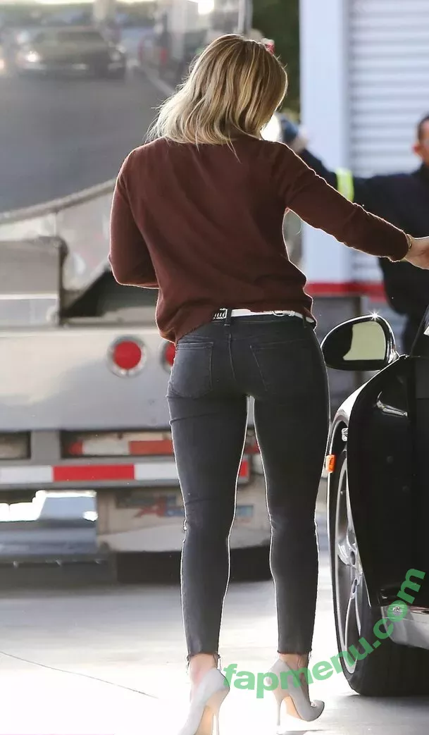 Hillary Duff nude photo #0069 (hilaryduff)