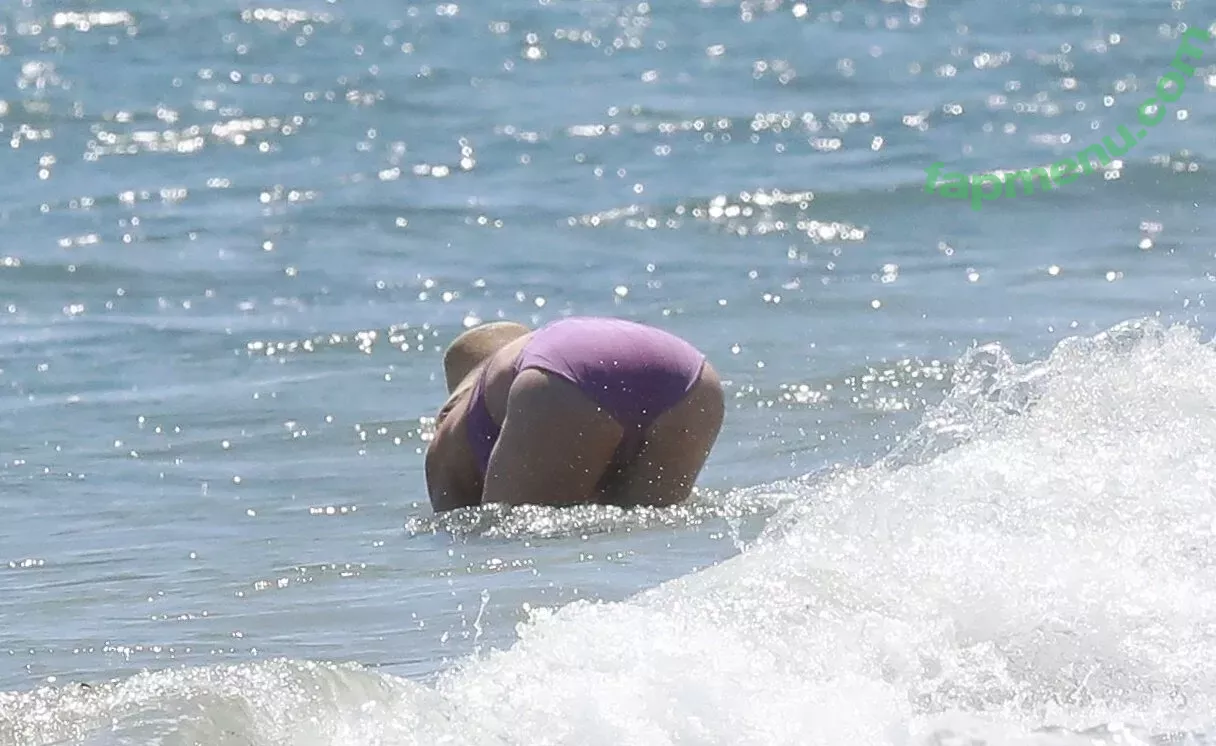 Hillary Duff nude photo #0096 (hilaryduff)