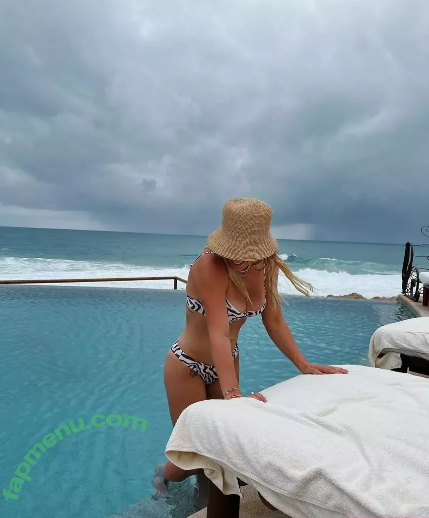 Hillary Duff nude photo #0114 (hilaryduff)