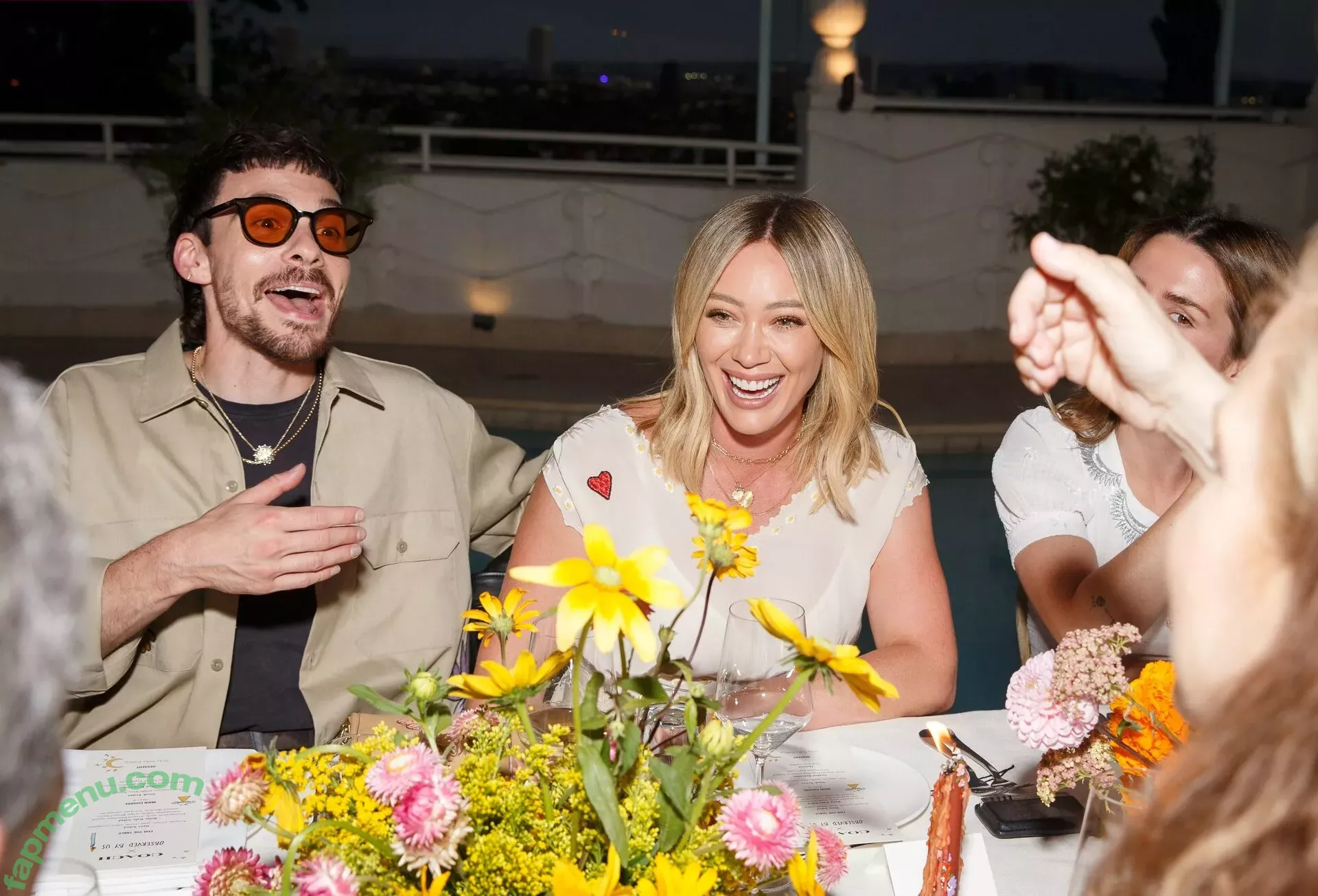 Hillary Duff nude photo #0166 (hilaryduff)