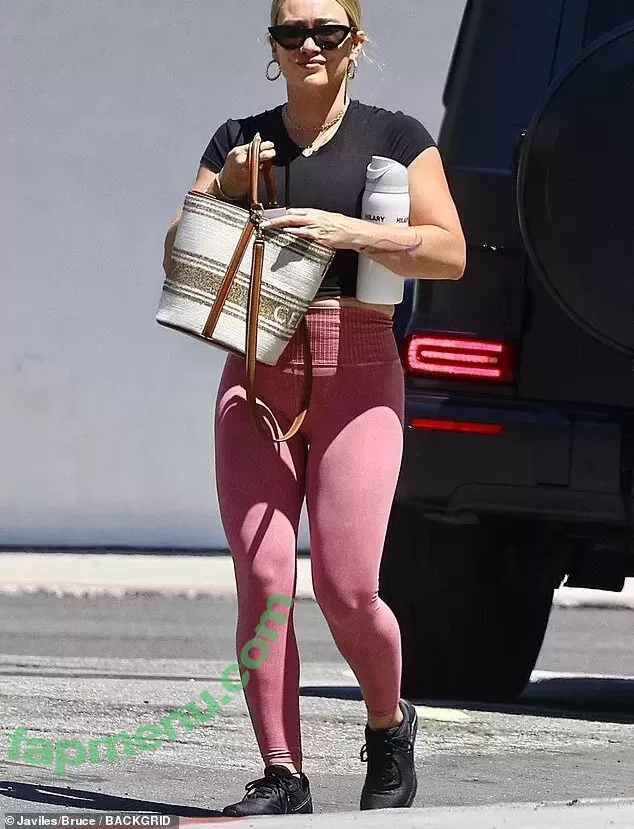 Hillary Duff nude photo #0171 (hilaryduff)