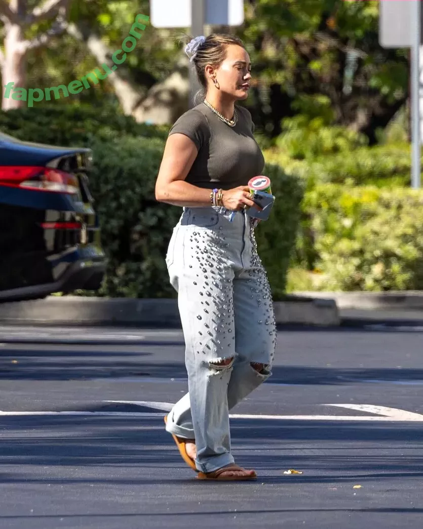 Hillary Duff nude photo #0186 (hilaryduff)