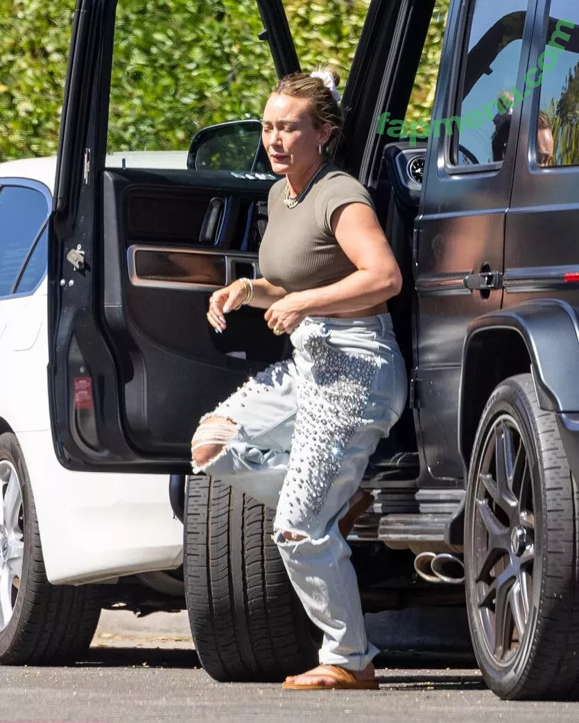 Hillary Duff nude photo #0191 (hilaryduff)