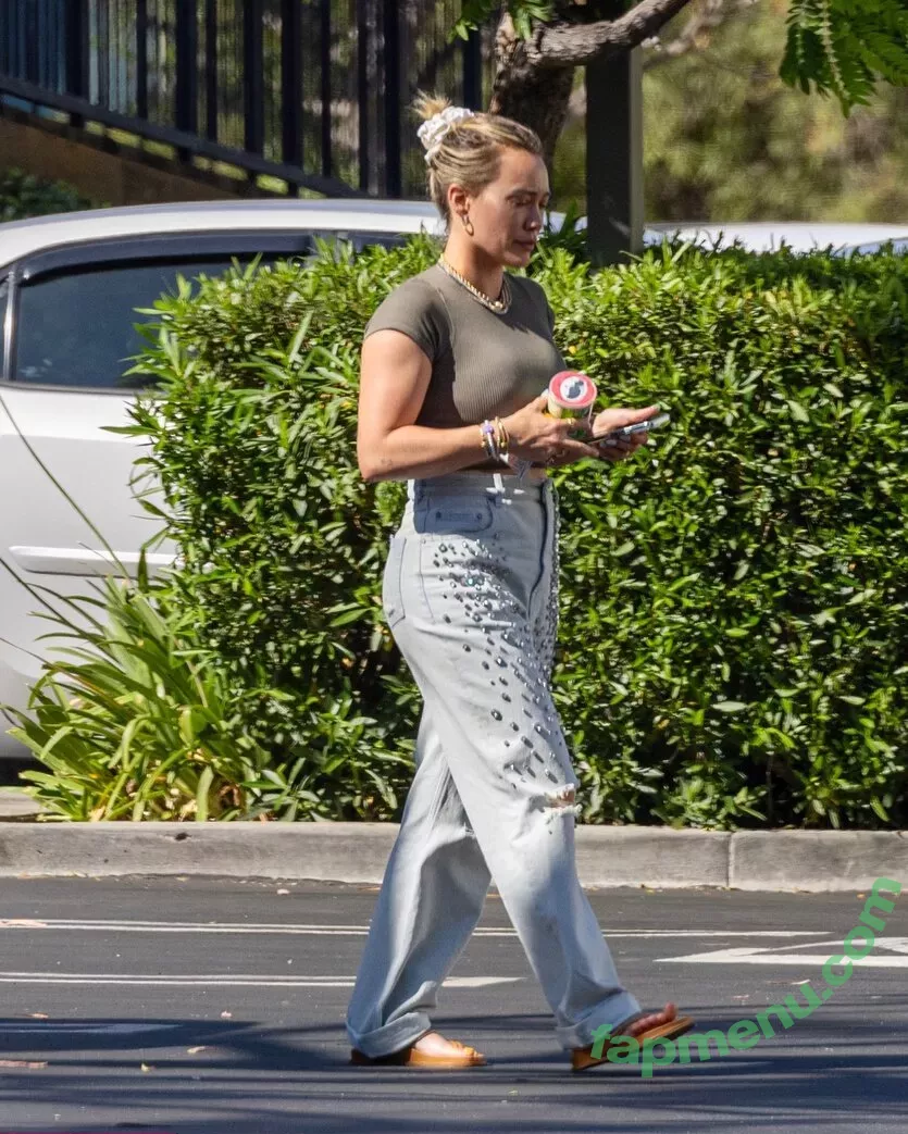 Hillary Duff nude photo #0196 (hilaryduff)