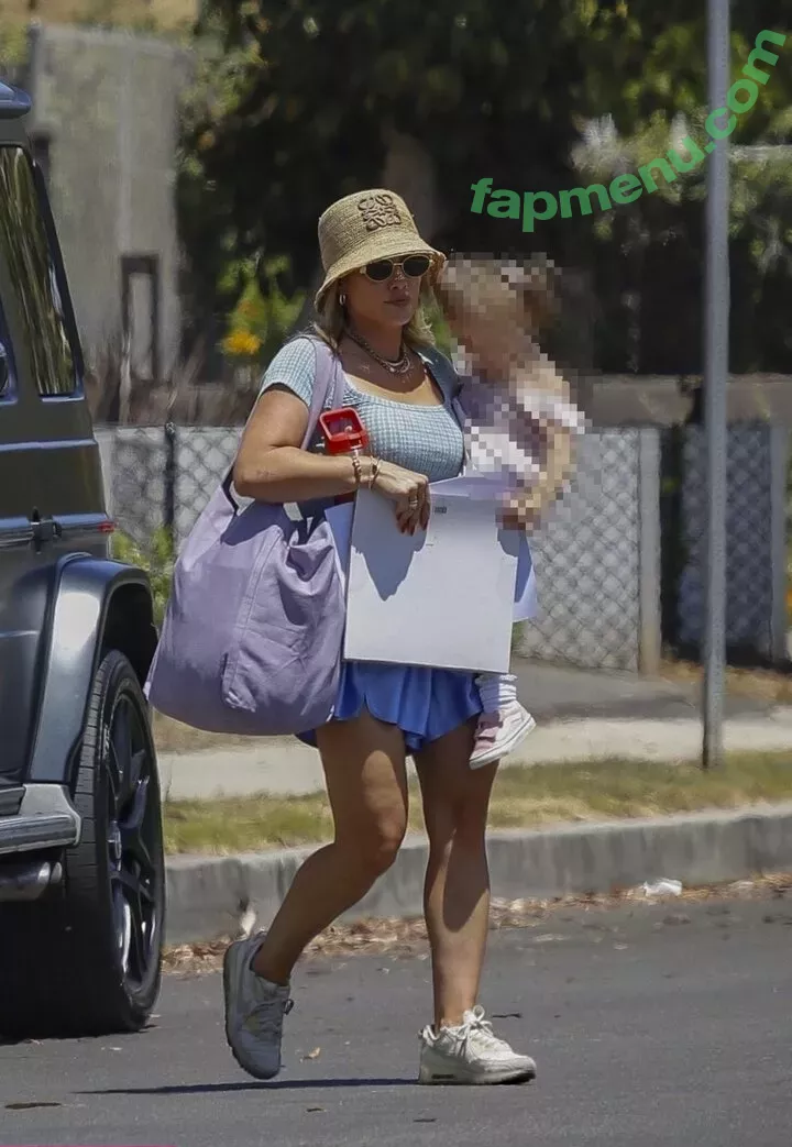 Hillary Duff nude photo #0221 (hilaryduff)