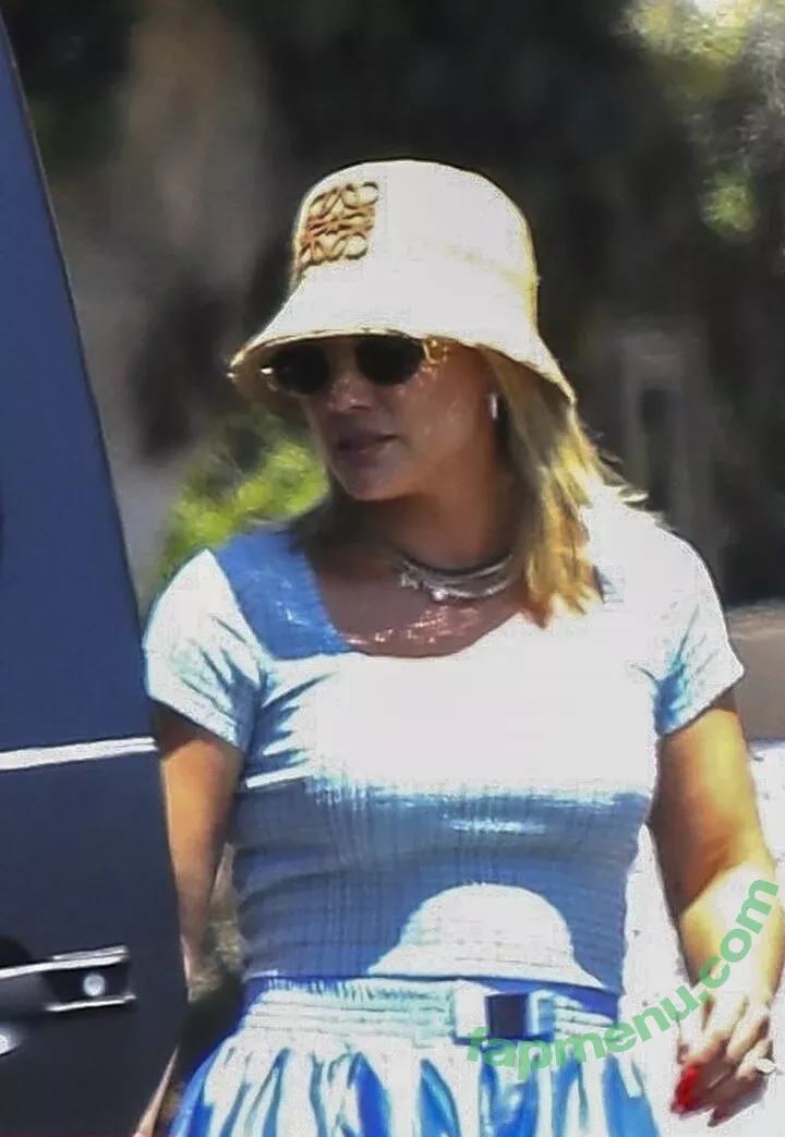 Hillary Duff nude photo #0222 (hilaryduff)