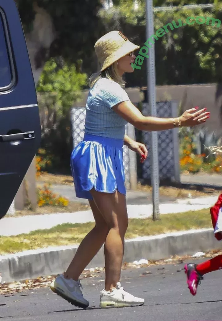 Hillary Duff nude photo #0224 (hilaryduff)