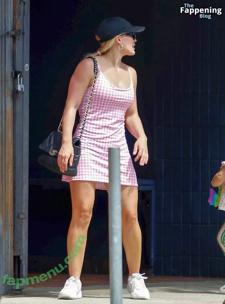 Hillary Duff nude photo #0234 (hilaryduff)