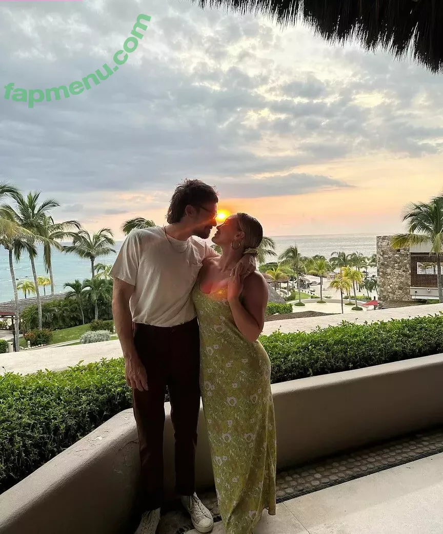 Hillary Duff nude photo #0265 (hilaryduff)