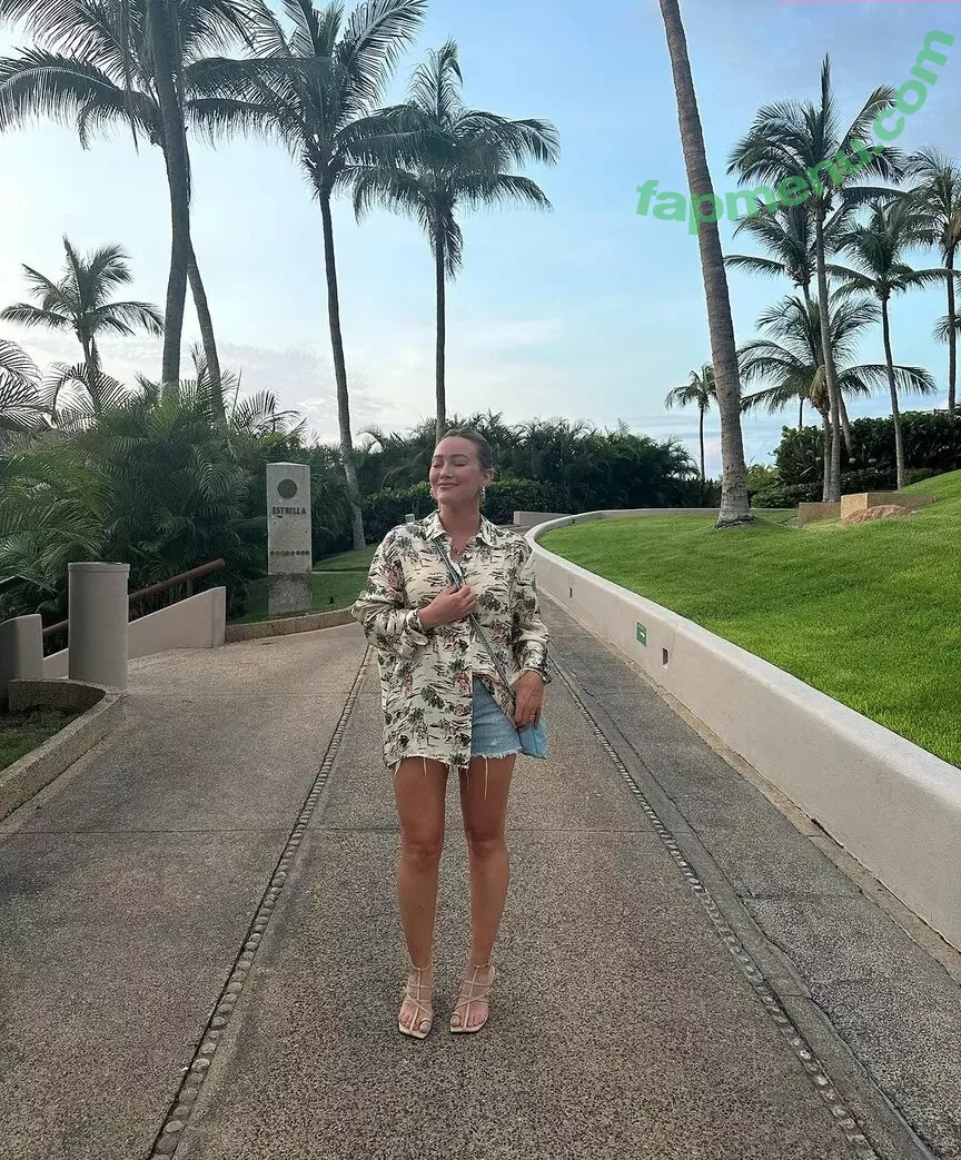 Hillary Duff nude photo #0268 (hilaryduff)