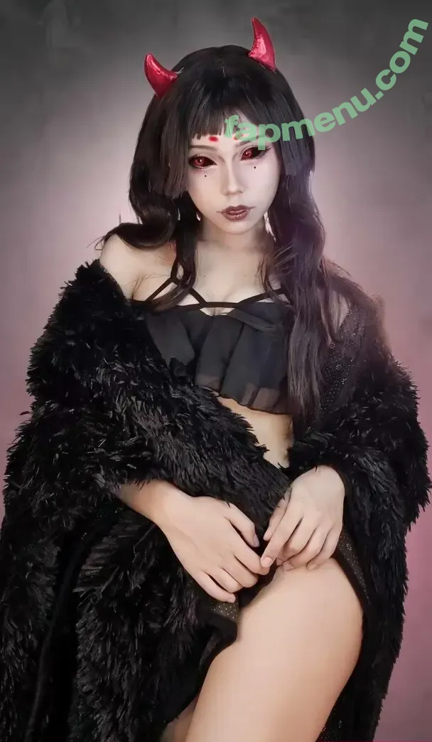 Hippochii nude photo #0025 (hippo_chii131)