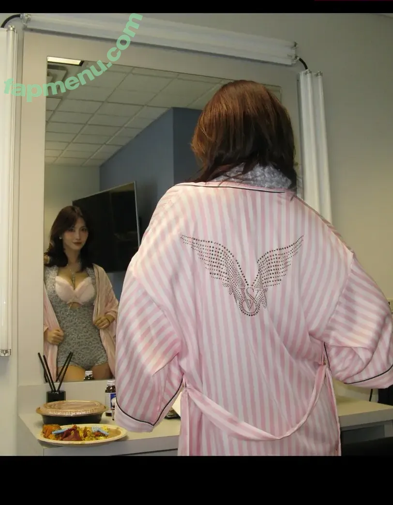 Hirai Momo nude photo #0199 (TWICE / momo)