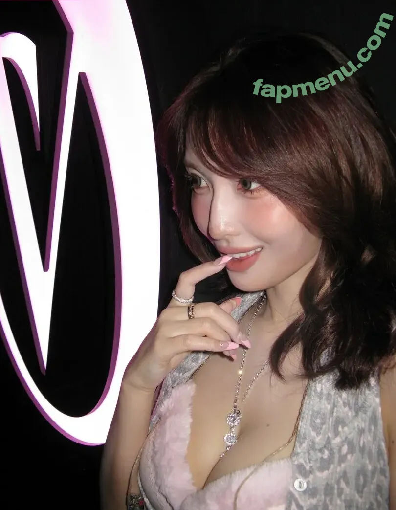 Hirai Momo nude photo #0202 (TWICE / momo)