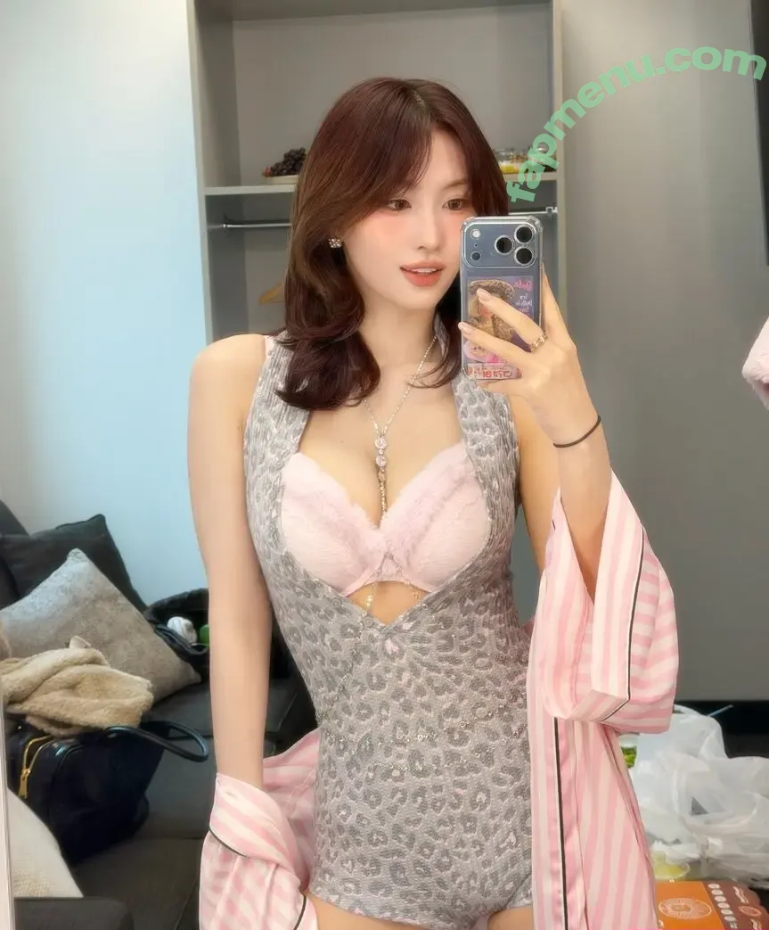 Hirai Momo nude photo #0213 (TWICE / momo)