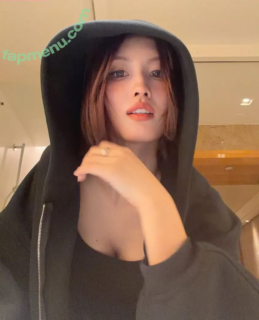 Hirai Momo nude photo #0228 (TWICE / momo)
