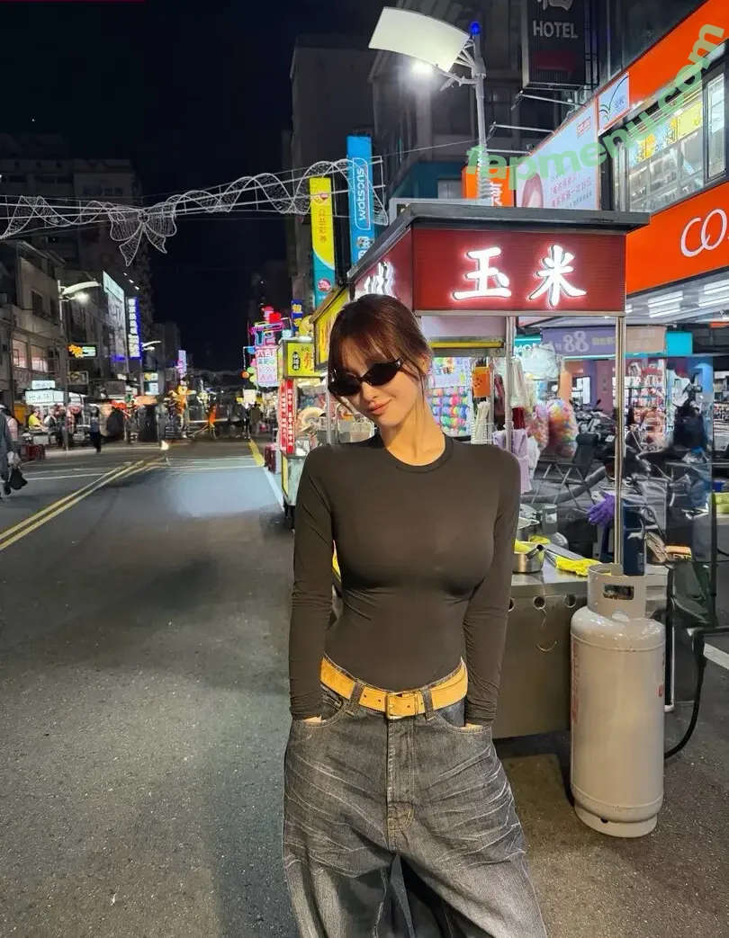 Hirai Momo nude photo #0253 (MomoHiraiDaily / TWICE / momo.hirai)